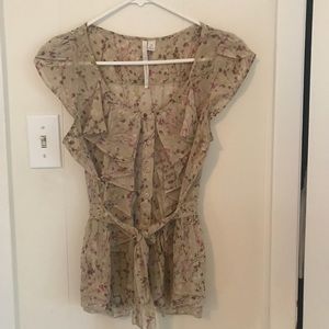 Adorable feminine Lauren Conrad top